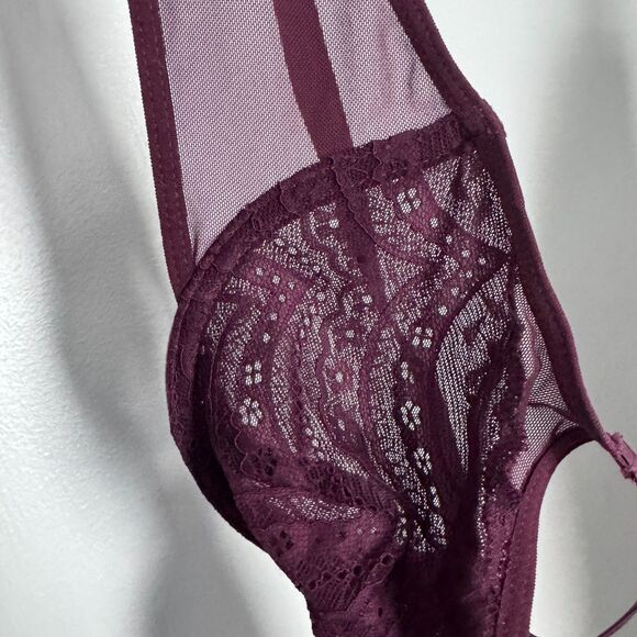 Marilyn Monroe Intimates Underwire Lace Bra - 34C - Picture 7 of 12